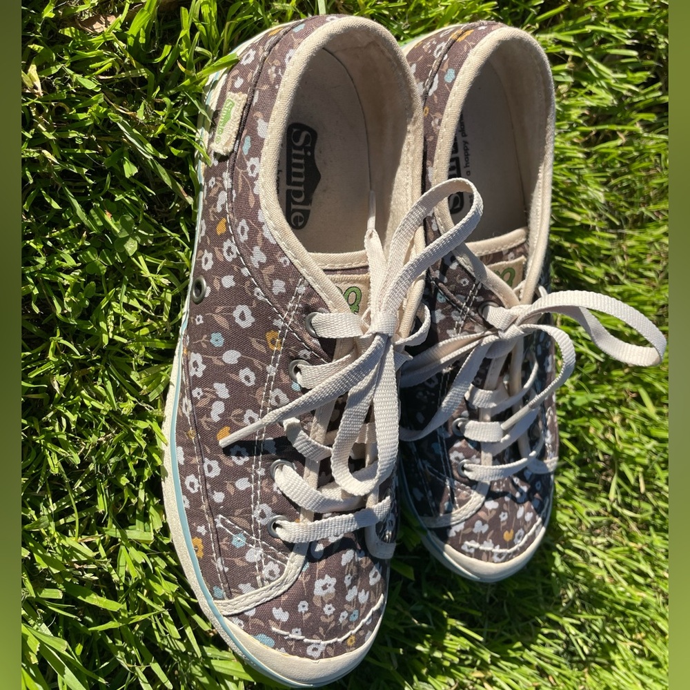 Simple eco sneaks